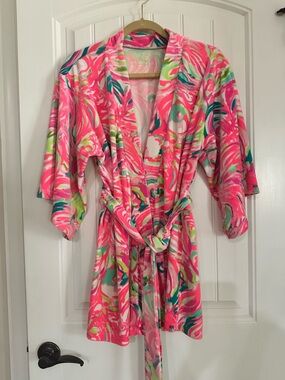 Lilly Pulitzer Vibrant Pink Floral Abstract Wrap Robe size xxs-xs